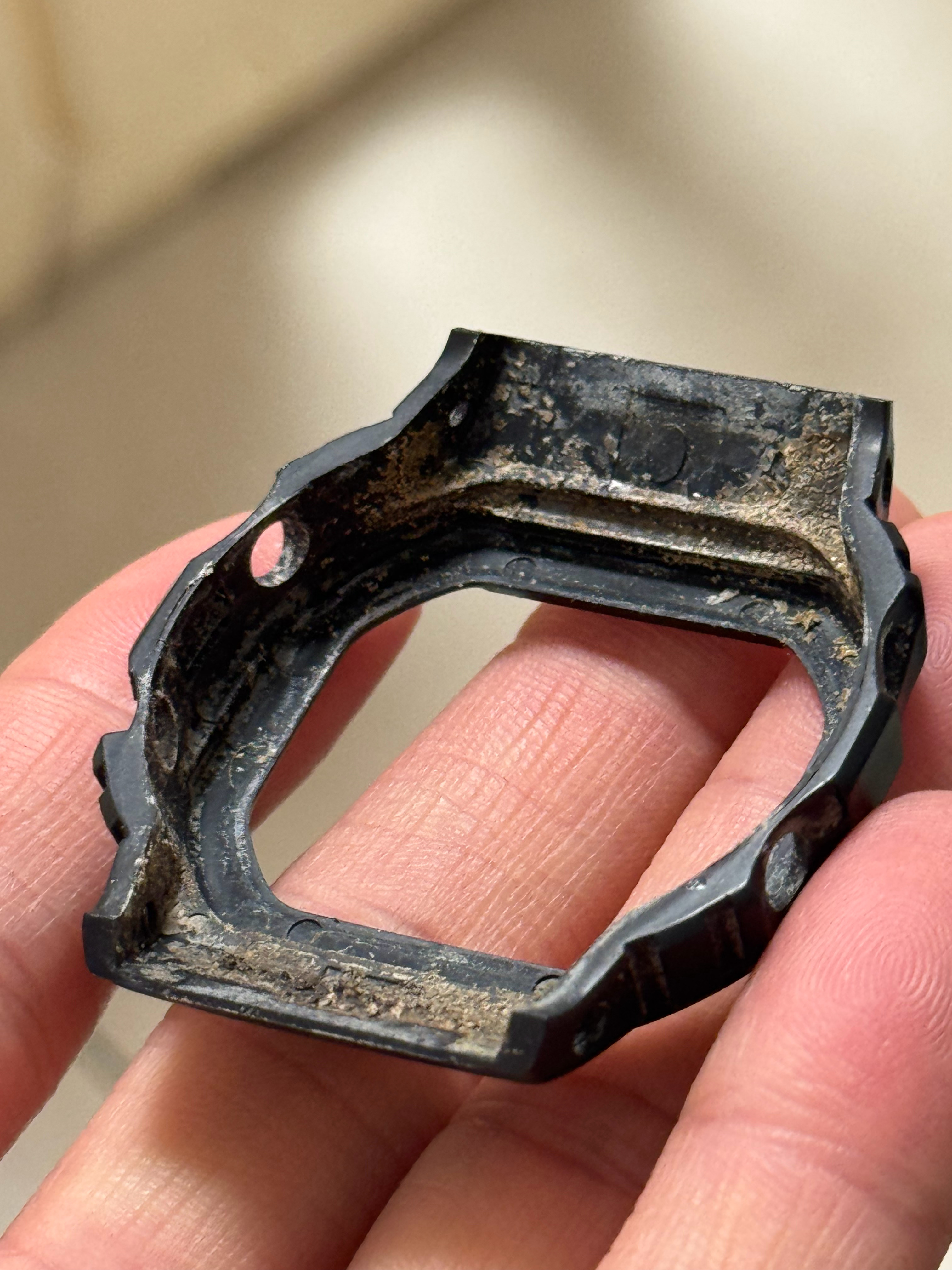 带了六年的卡西欧小方块打开之后发现里边已经脏的不像样了