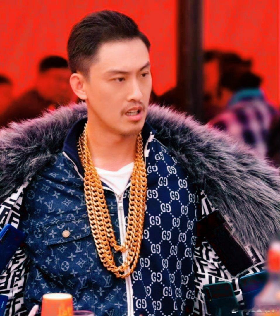 内娱喜人勇闯武侠圈 看许君聪在武侠剧里发光！赌桌内力对决那段，他以为稳赢却输到底
