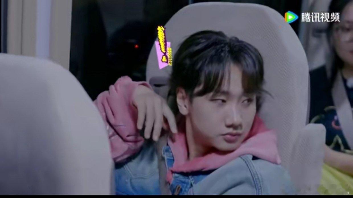 汪苏泷 好哄  汪苏泷被小辣一句“也可爱，哥哥”就哄好，这“大男孩”的一面太戳人
