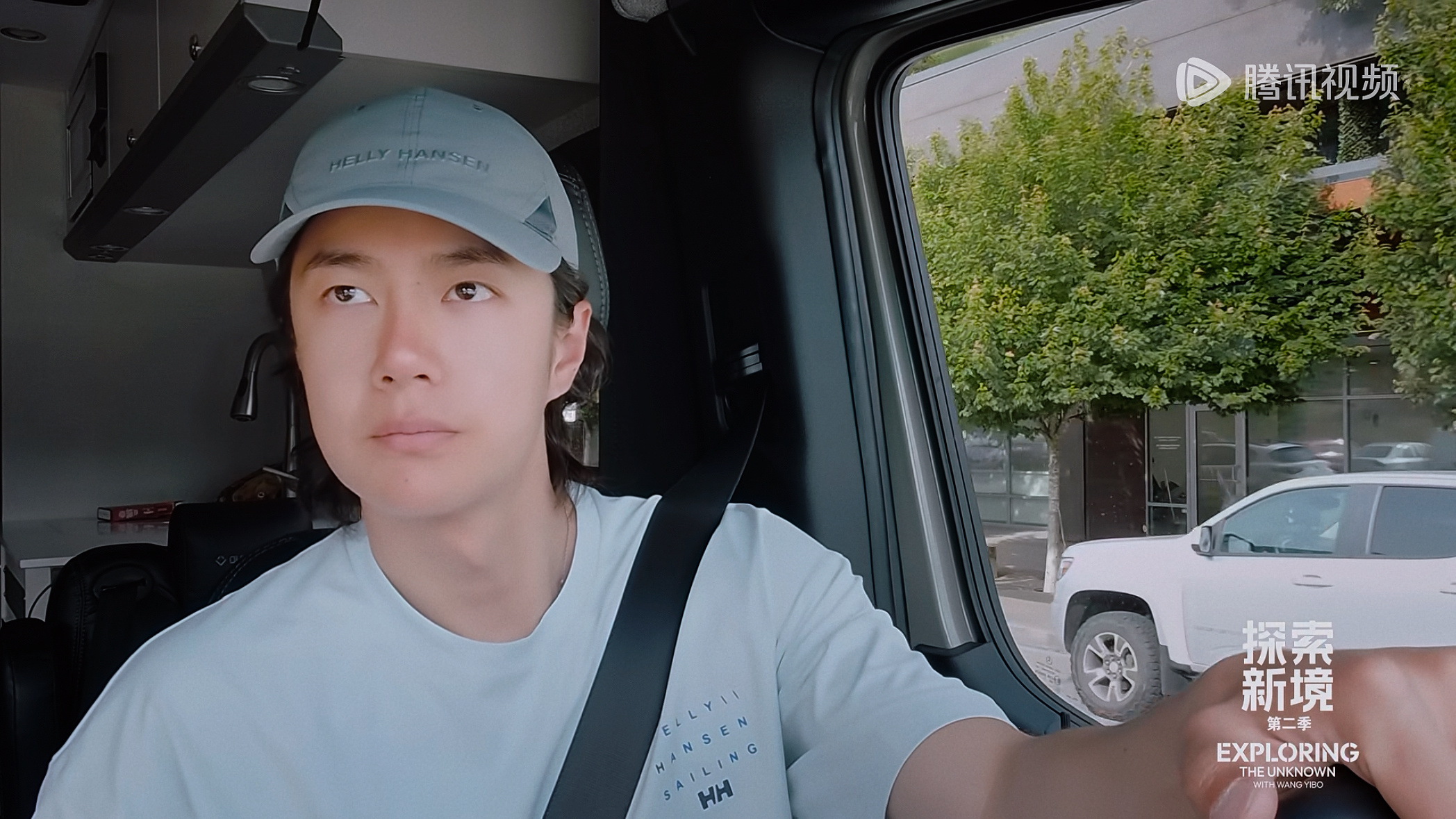 做喜欢的事情就会开心到吐舌头呀王一博的舌苔