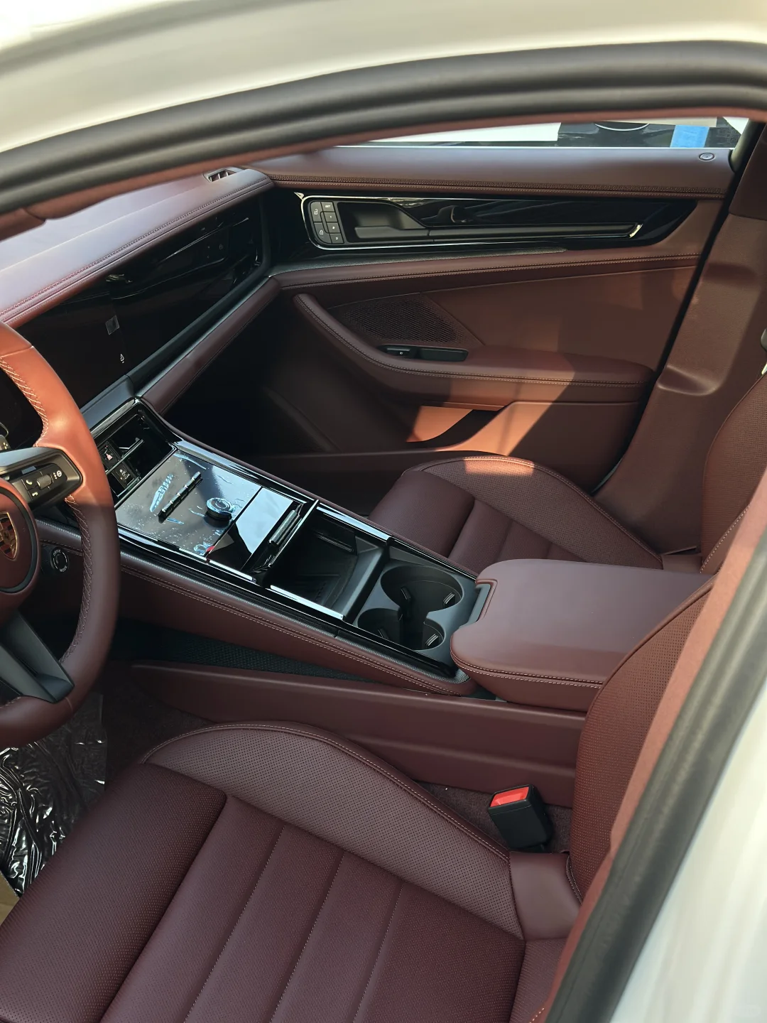 Panamera 巴利克红内饰