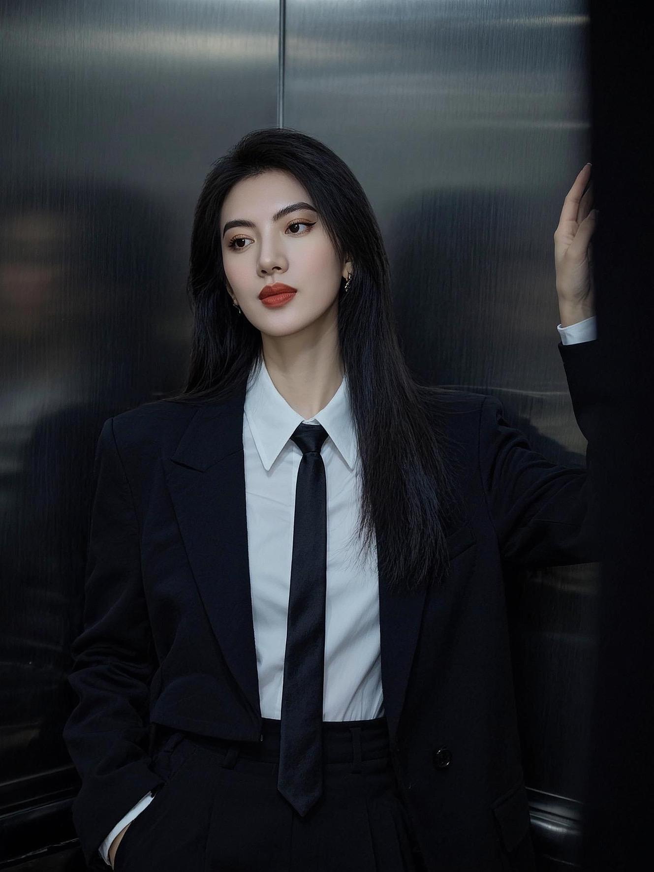 草落无根不发芽，人无野心不发达。农村走出的娃，一定要坚韧不拔，不管社会...