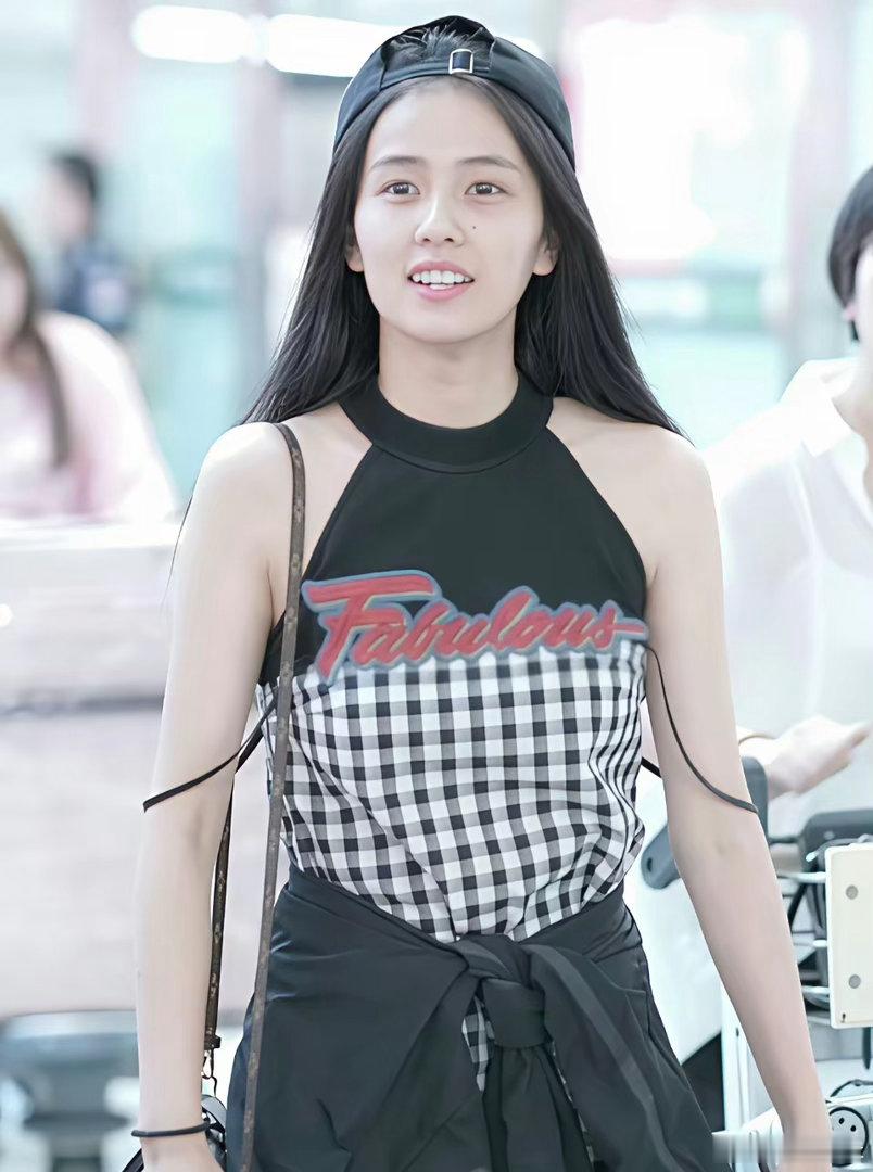 白鹿早期这叫普 不叫清纯。。。 
