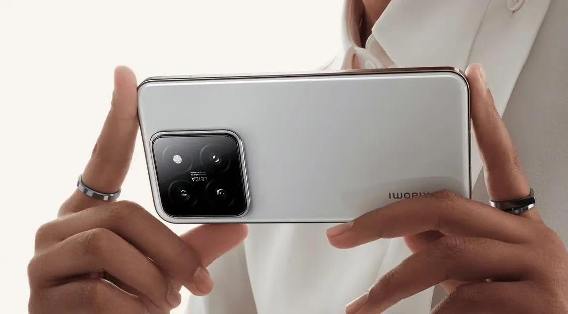 卢伟冰发飙了？小米15 Pro，预计将配备6.73英寸QHD+ AMOLED屏幕