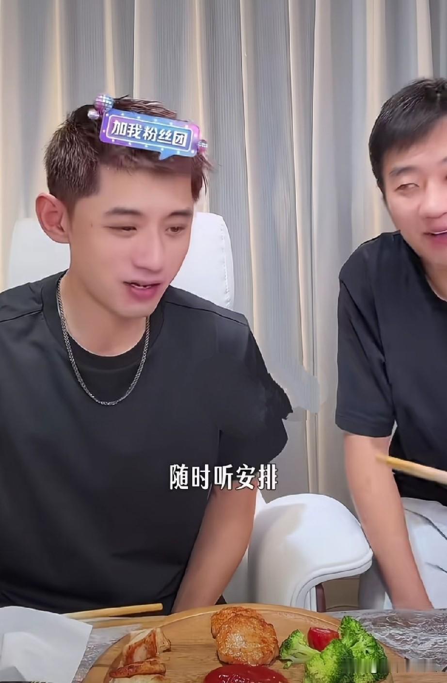 关于曹魏爽约，张继科做了回应！

首先这是主办方安排的，
他和谁打都一样！
友谊
