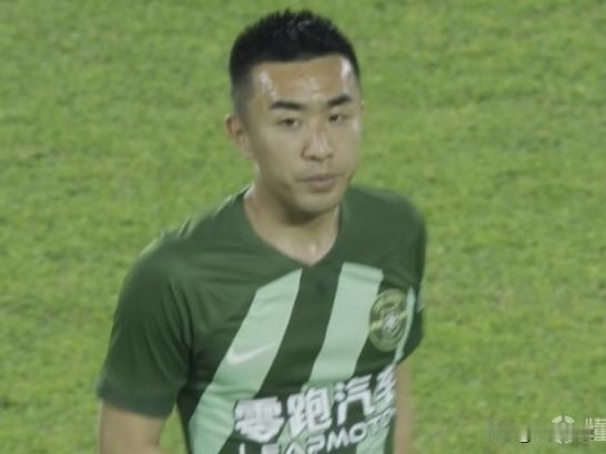 浙江队和青岛西海岸人员流动…原浙江队后卫董宇加盟青岛西海岸，在2025赛季，董宇