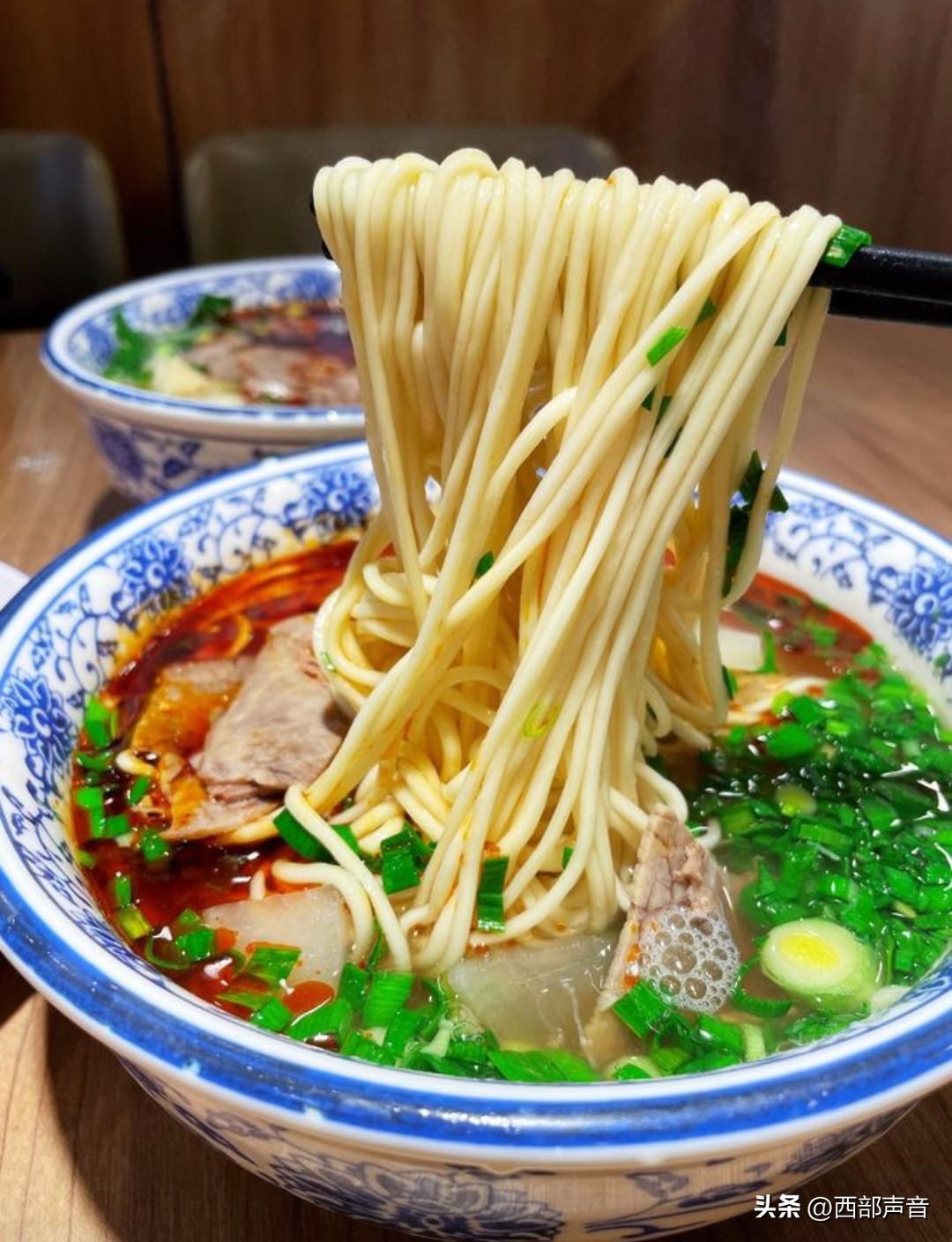 兰州牛肉面大洗牌！从今往后，无证不许拉面
 

曾经的牛肉面行业，门槛几乎为零。