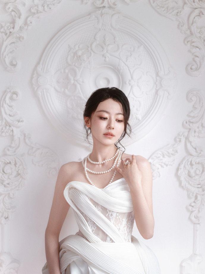 黄梦莹头纱黄梦莹婚纱黄梦莹今天穿婚纱哎婚纱 