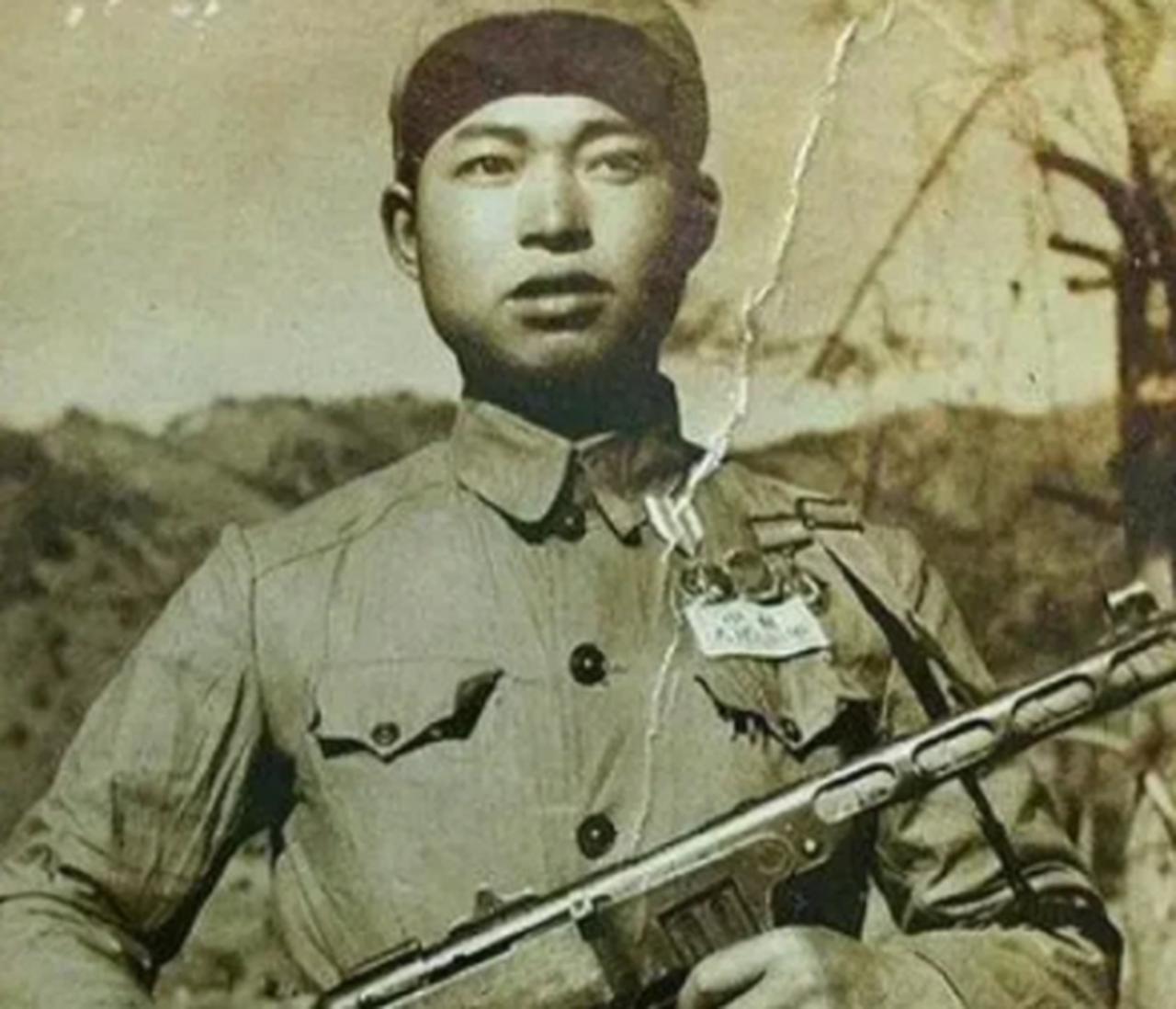 隐功埋名的独臂英雄，深藏功名十二载无人识
 
1963年，118师副师长翟文清从