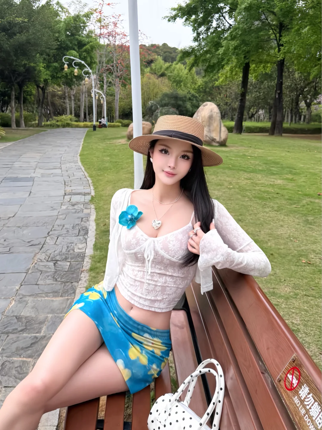 夏天就是要穿亮色🩵