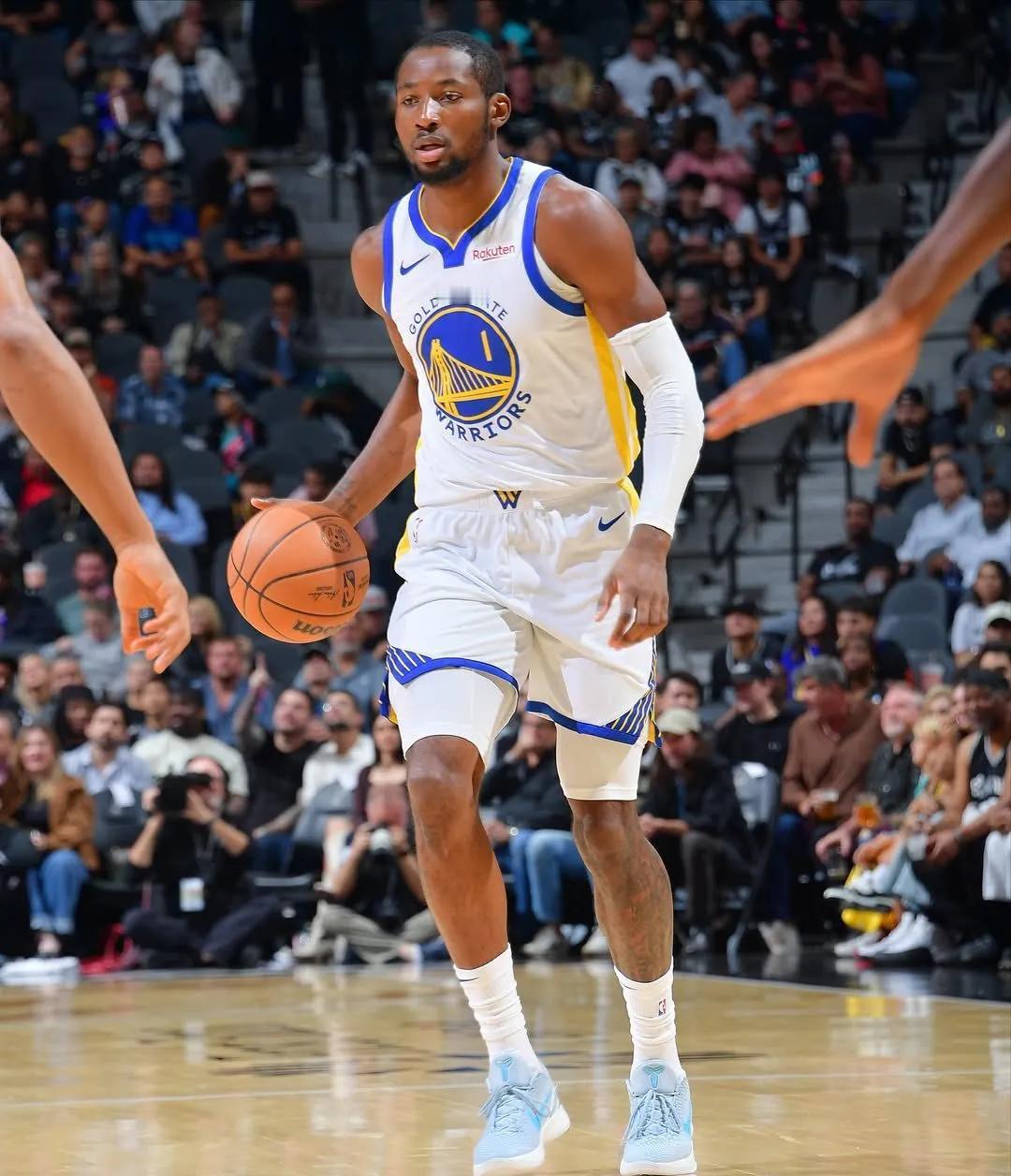 独行侠联系勇士出浓眉
是因为独行侠想要库明加
换浓眉，追梦和巴特勒必出其一，就看