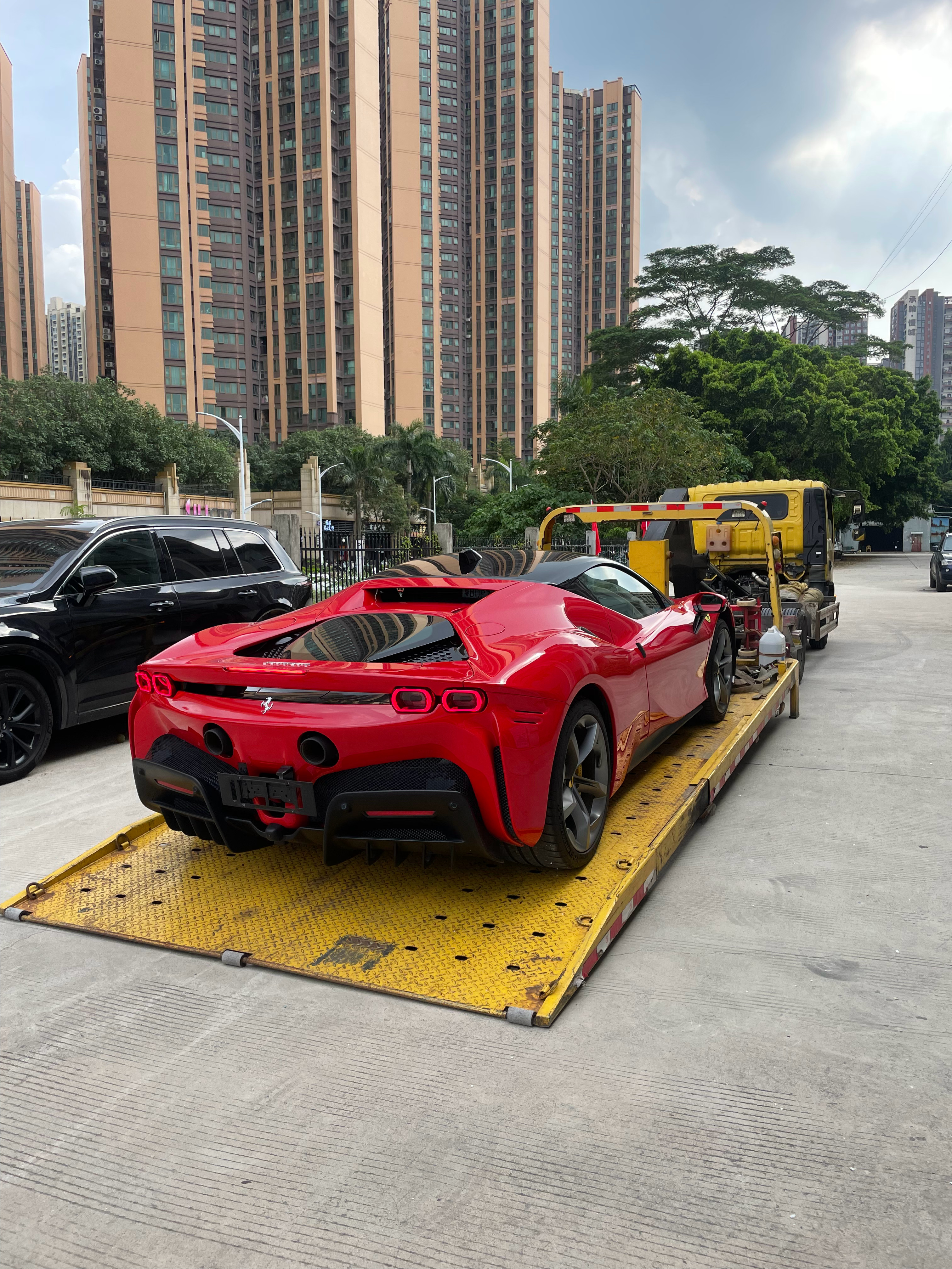 法拉利(ferrari) SF90 STRADALE 发往北京 赶在国庆节前夕的