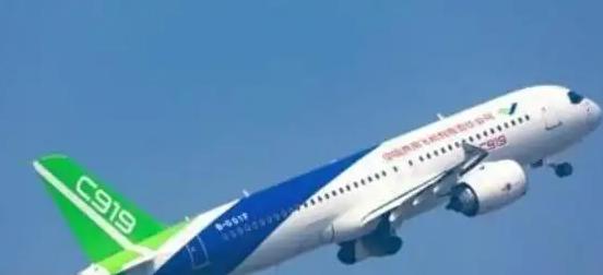 美国这一刀捅的可真够狠！一刀直插C919命脉，中国引以为傲的商飞C919客机，交