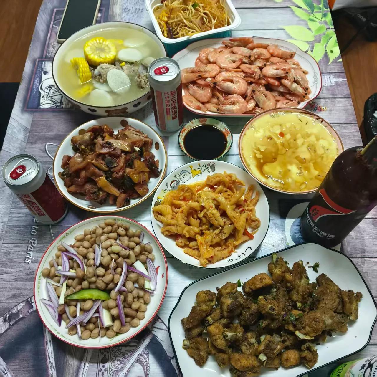 这一桌菜绝对可以，超越了全中国 95% 的家庭！
