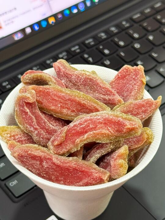 在办公室吃到了人生果干❗️