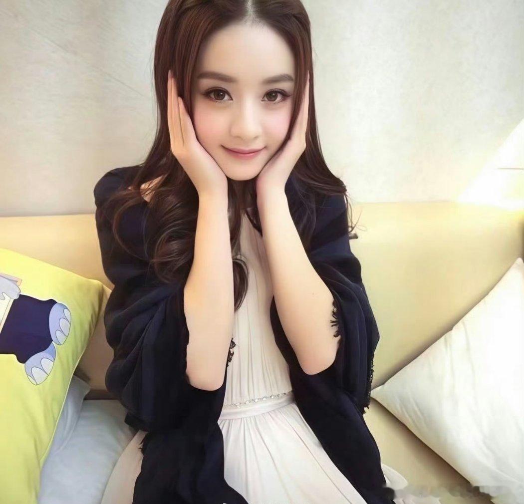 赵丽颖一向是什么年龄做什么事赵丽颖现在的年龄是不可能在拍珊珊来了笫二部的。 