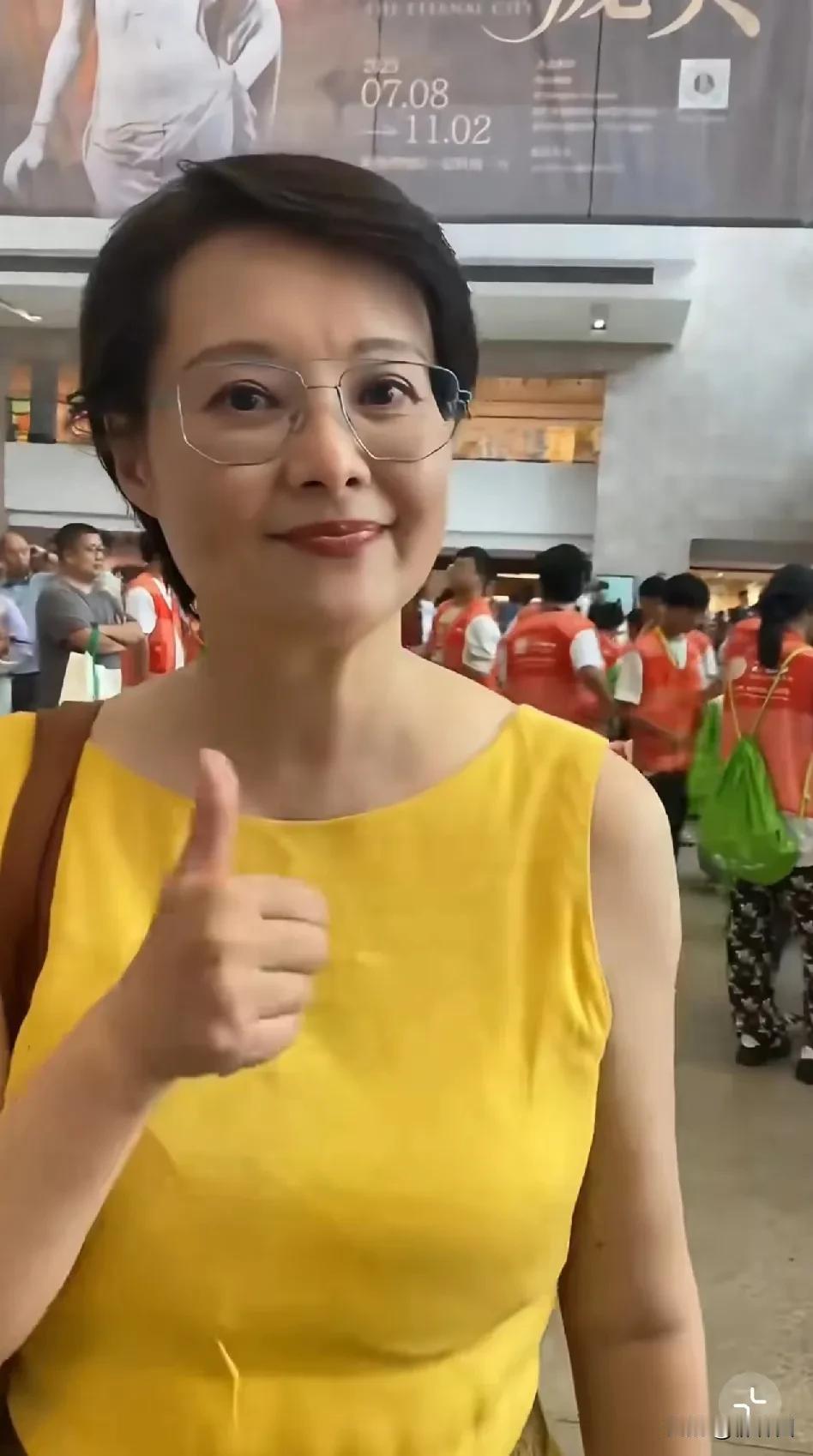 53岁袁立视频发声，希望所有平台解除对她的禁言，自称自己并没有做错任何事情。已过