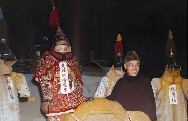 1973年，故宫将3000套清朝御林军的铠甲作为员工福利，以仅仅五毛钱的价格出售