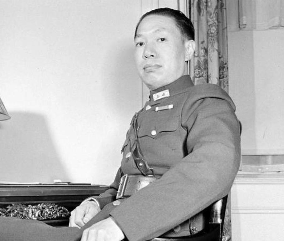 1954年，国军上将熊式辉在泰国做生意破产，申请回台湾，蒋介石知道他的情况后，骂