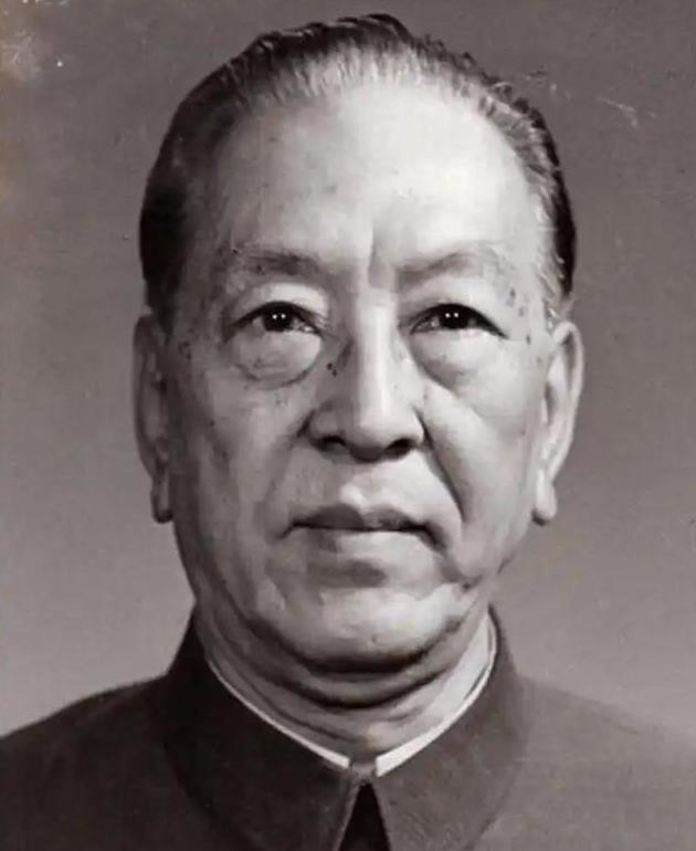 1950年，中国驻瑞典大使耿飚遭到瑞典军官的轻视：“你带过多少兵？”耿飚呷了口酒