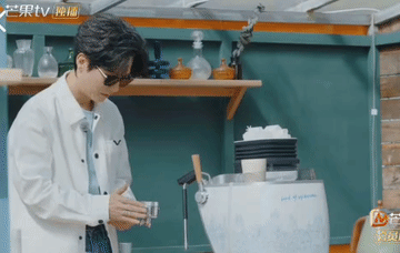 快乐老友记第三期，这个煮咖啡的陈楚生真是绝了！天生的大哥气质，又儒雅又霸气，外面