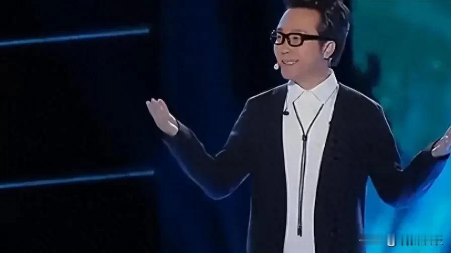 《新贵妃醉酒》是李玉刚的代表作，以其独特的戏曲风格和高超的唱功备受赞誉。然而，在