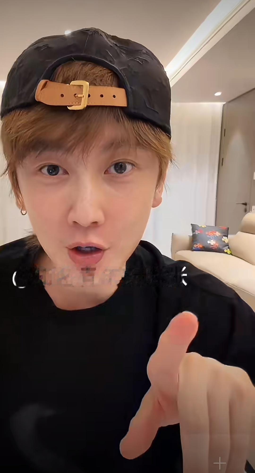 曝流量小花拒搭档W姓男星这是谁呀希望有后续吧…而且拒接就拒接啊万一番位不一致呢W