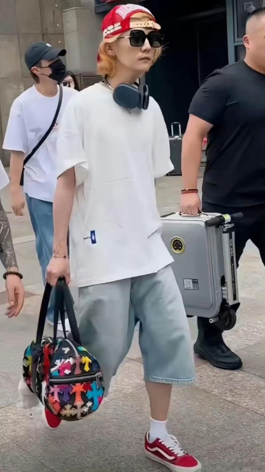 鹿晗消瘦模样大变这是谁家老奶奶，这就是你们的爱豆吗 ​​​
