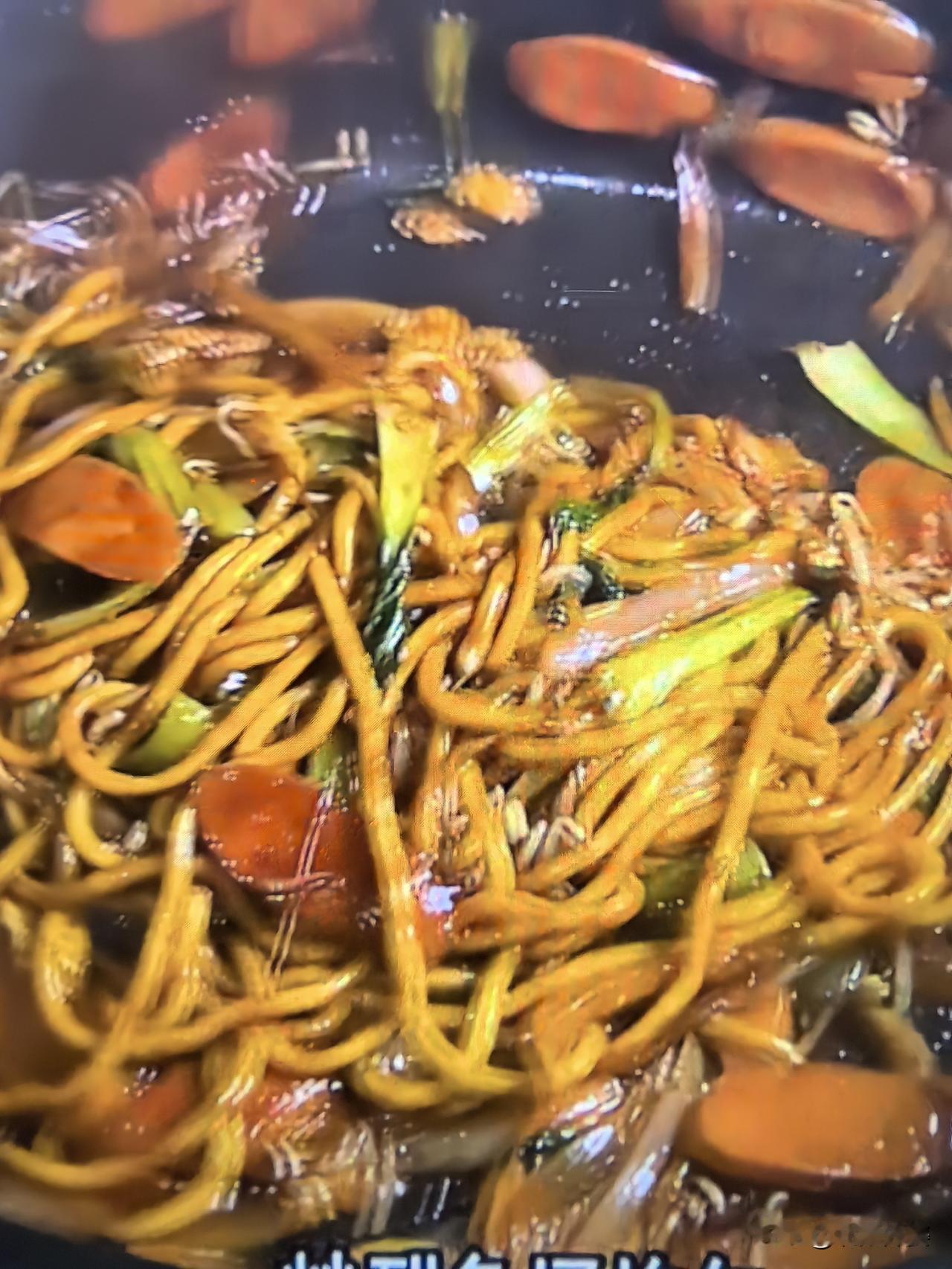 5元复刻路边摊炒面，北漂姥姥把日子过成了精打细算的小幸福，节俭又暖心
今天的早餐