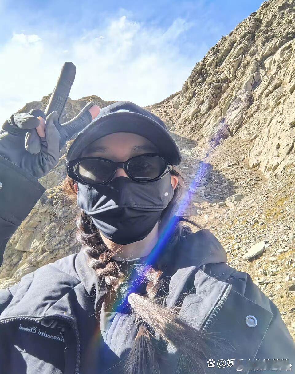 杨幂终于慢下来了看她今年走了那么多地方，从丝路到景德镇，不再是记忆中那个全年无休