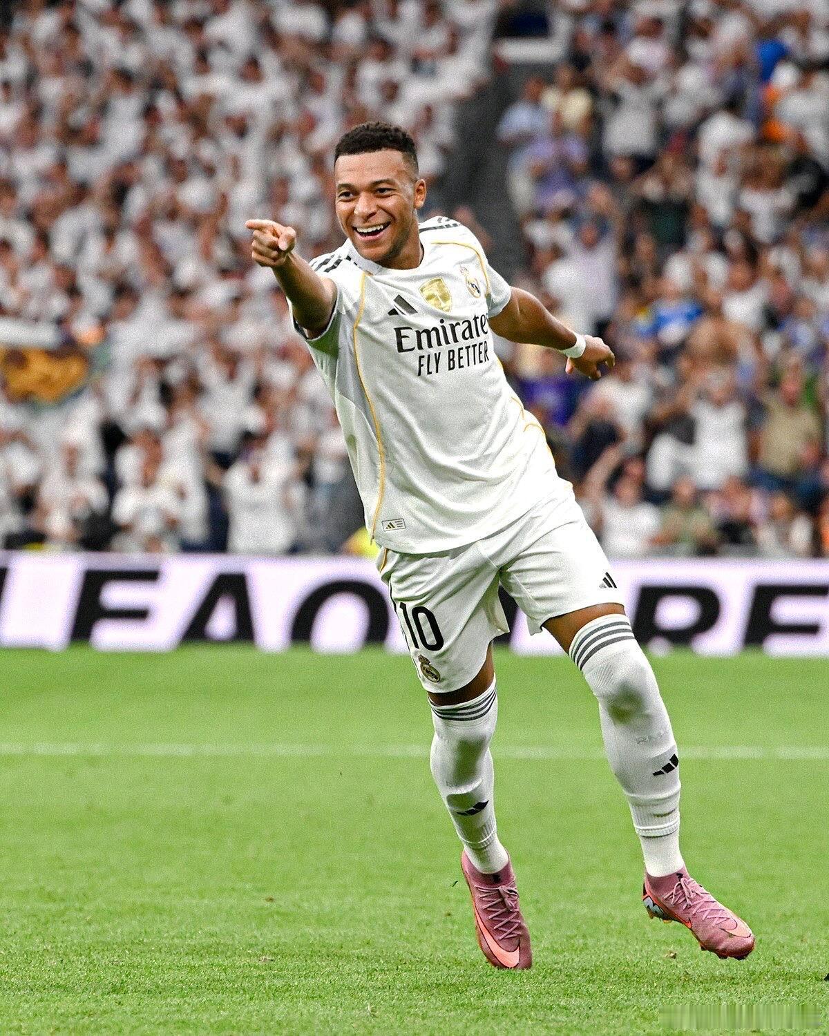 姆巴佩  这。简直。非同寻常。 🤵🏽♂️✨🏟️ 24场比赛⚽️ 30粒进球