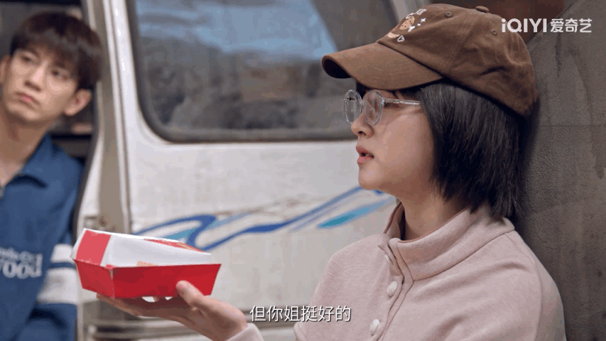关晓彤王子奇新剧亲手拆上CP了一边是偷偷相爱的哥姐，一边是严防死守的弟弟妹妹，这