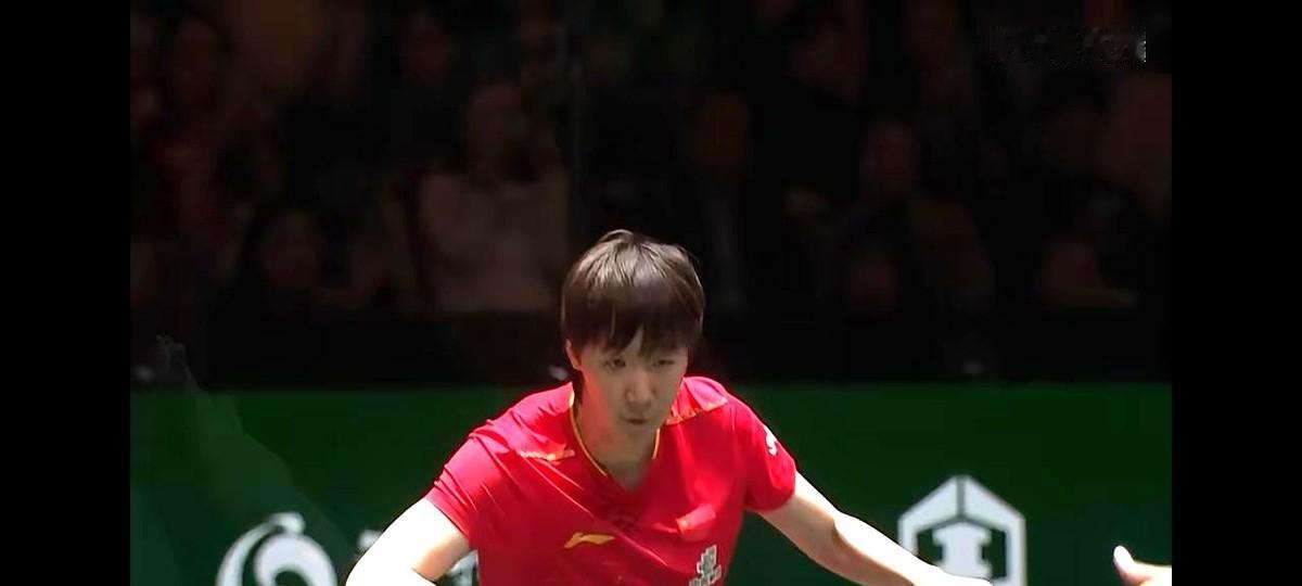 王曼昱今天又得了一个新外号，迷糊鱼，说的一点都没错，确实挺迷糊的，竟然穿错裤子了