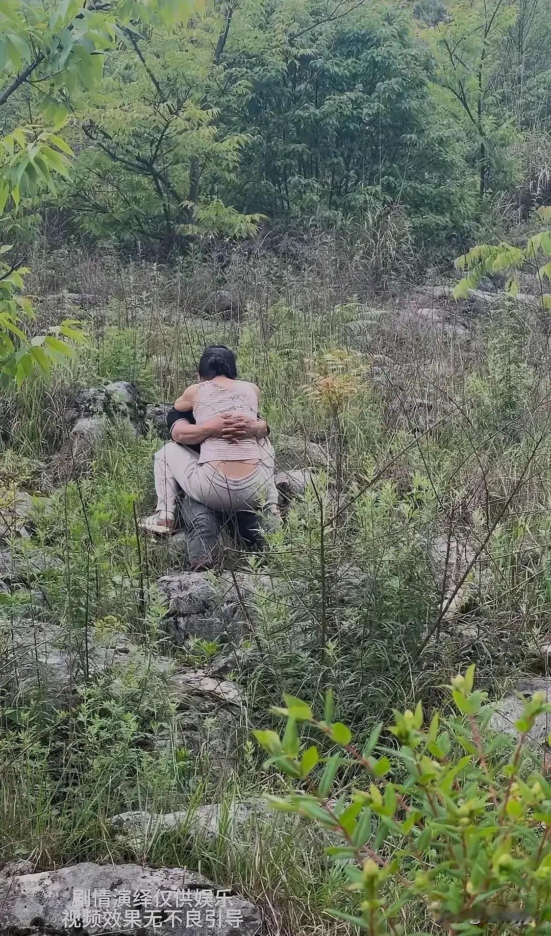 我就纳闷了！
  为了这点事至于找这么个荒山野岭的地方吗？孩子上幼儿园有必要去私