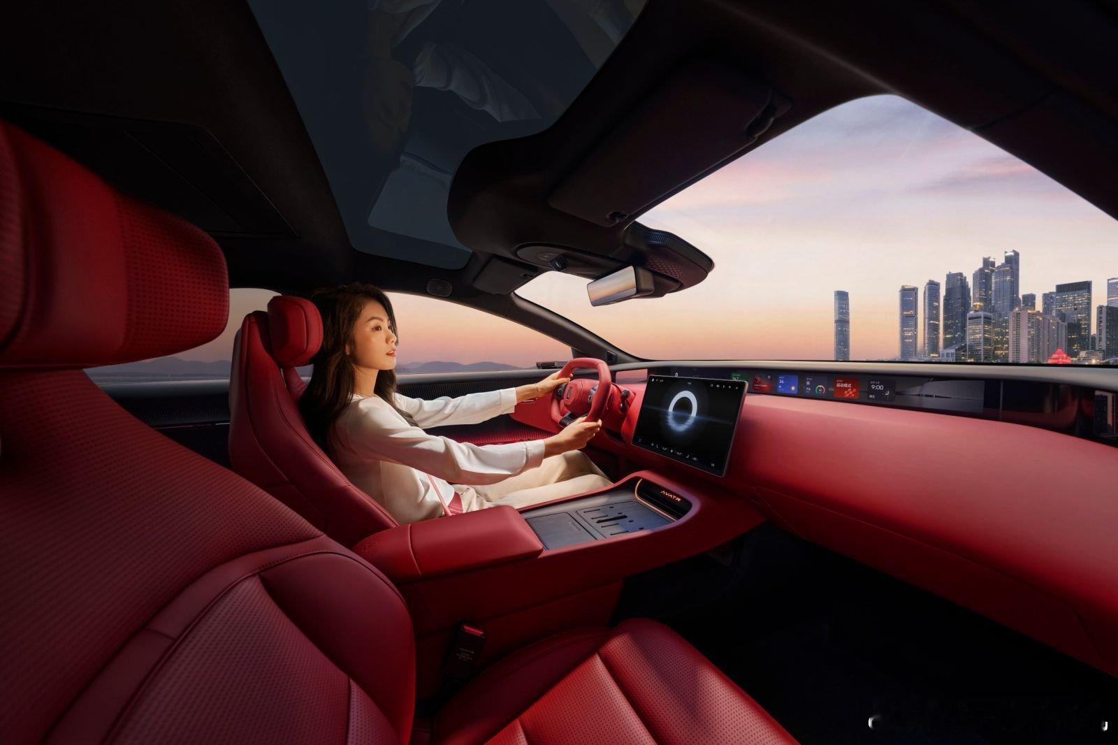 今天，阿维塔科技连放大招。新款阿维塔12正式上市，同时阿维塔06T开启预售。双车