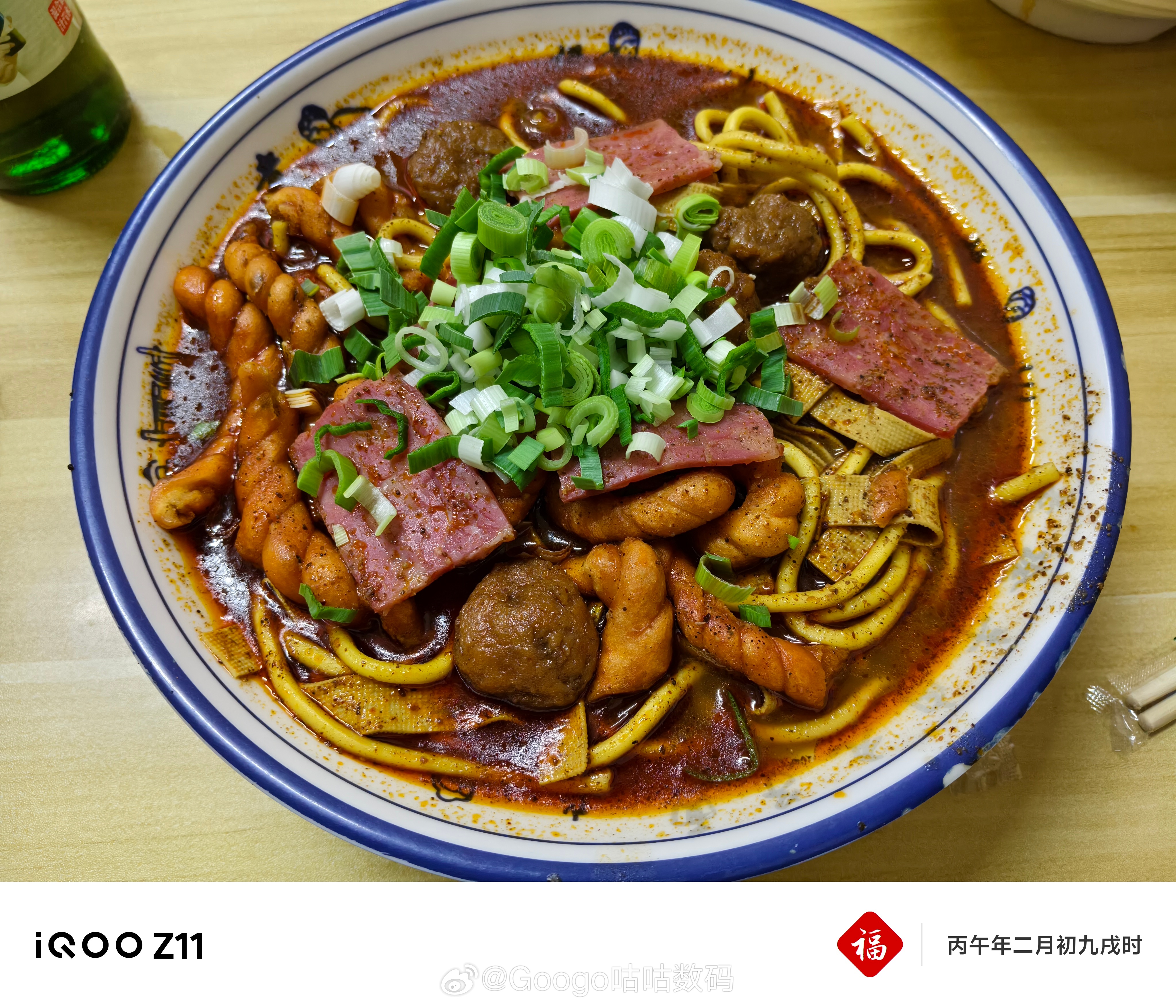 今天依旧是碳水➕碳水新到的iQOO Z11拍美食你们觉得怎么样。作为千元机来说成