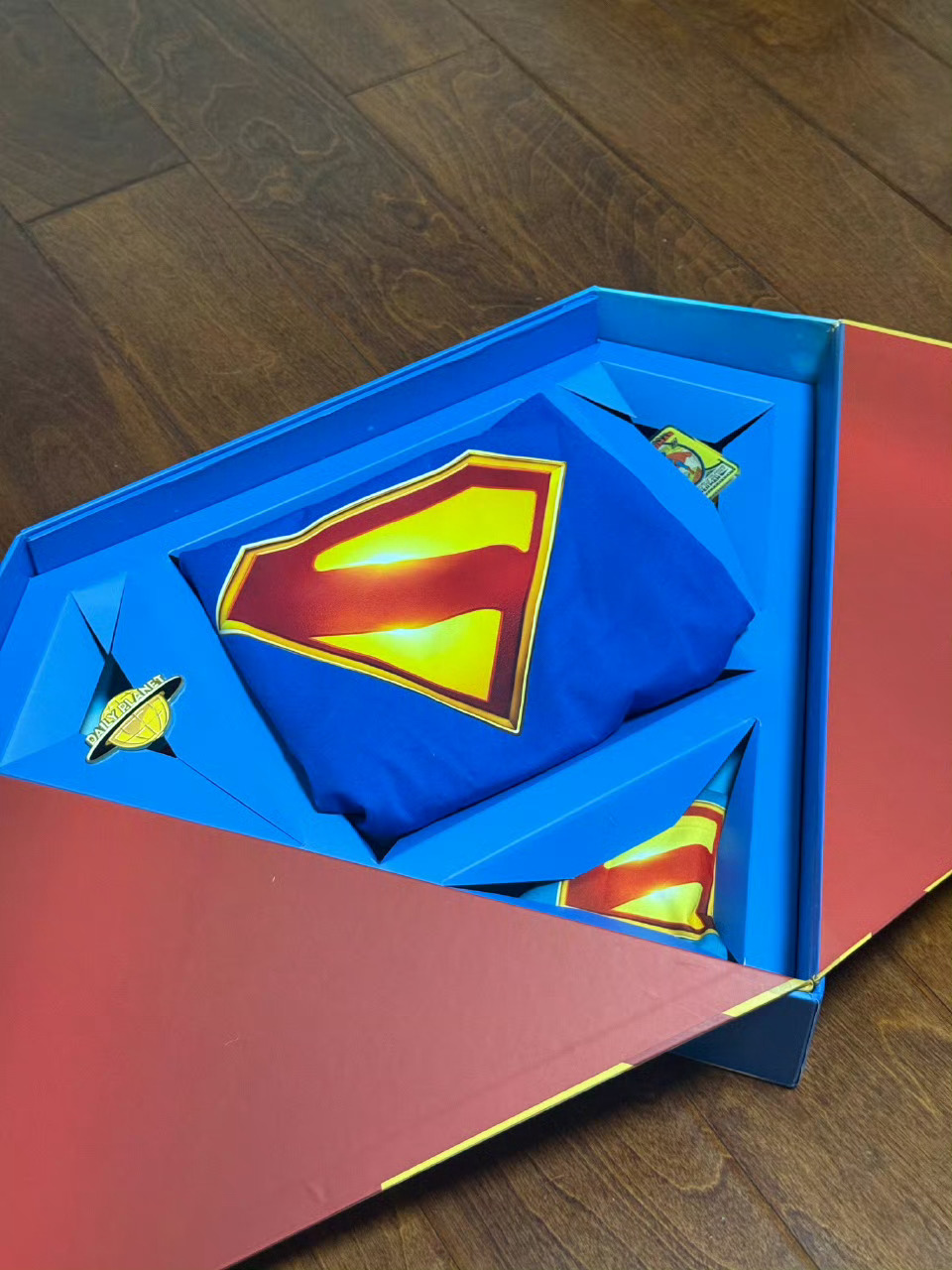 本月互动🎁来啦  终于把上个月的都发走了有PRADA唇膏/超人大礼盒/coff