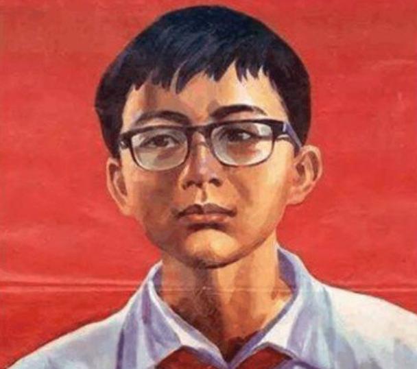 14岁的少年，烧焦的《红岩》还攥在手里，三十多年后，他的雕像被悄悄移走，课本里的