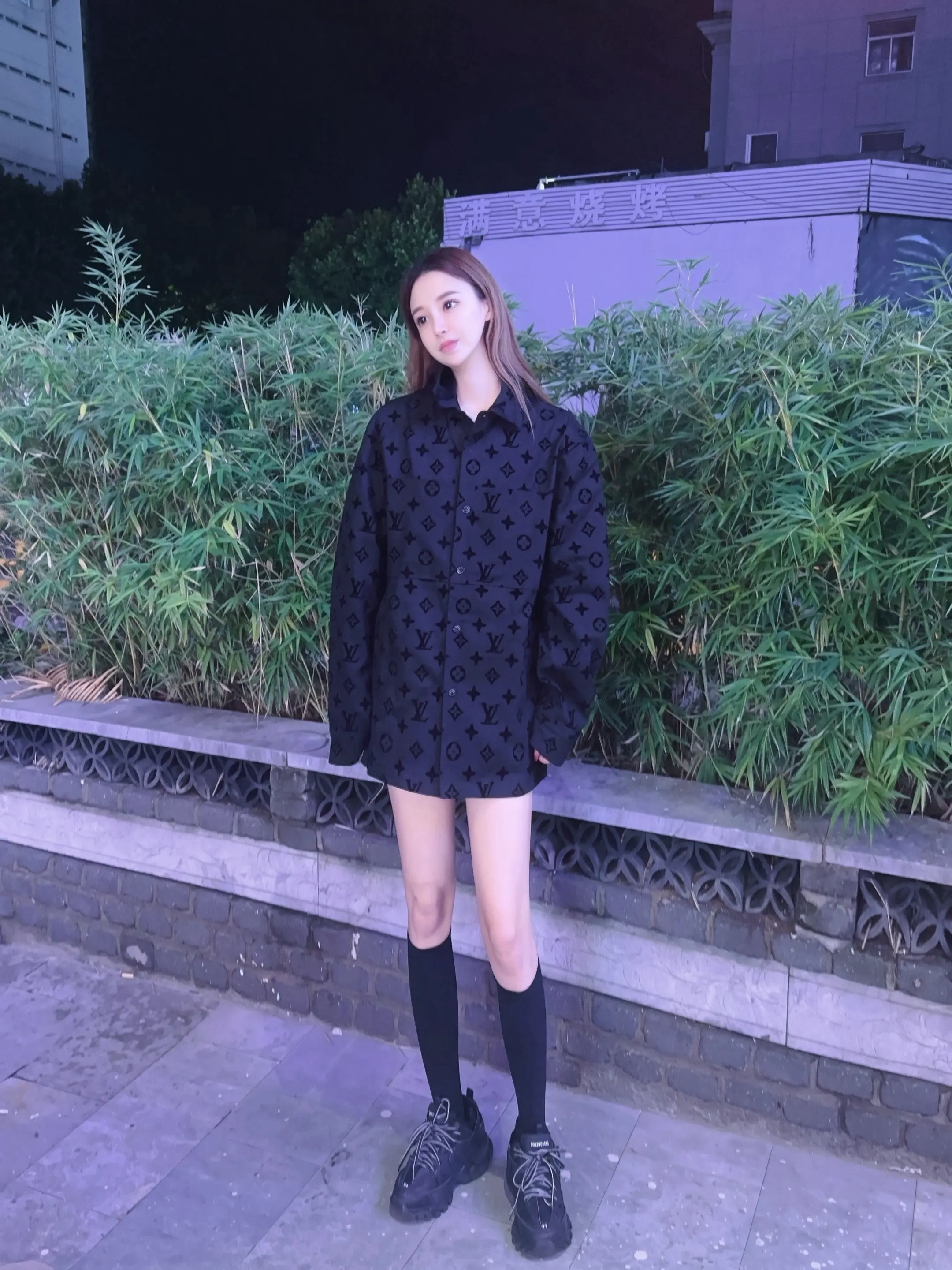 我本真心照明月，奈何明月照沟渠。