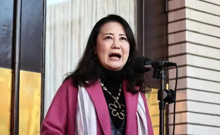 吴思瑶今天又叫嚣，中国（大陆）打压台湾，美国出手了，管定了。
这是典型的吹哨壮胆