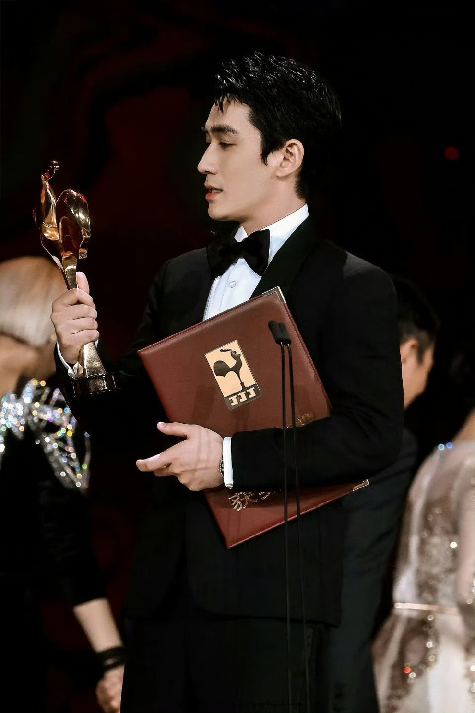 朱一龙获最佳男主角提名，拿奖实至名归，演技确实好，而且志愿军那个角色确实经典！ 