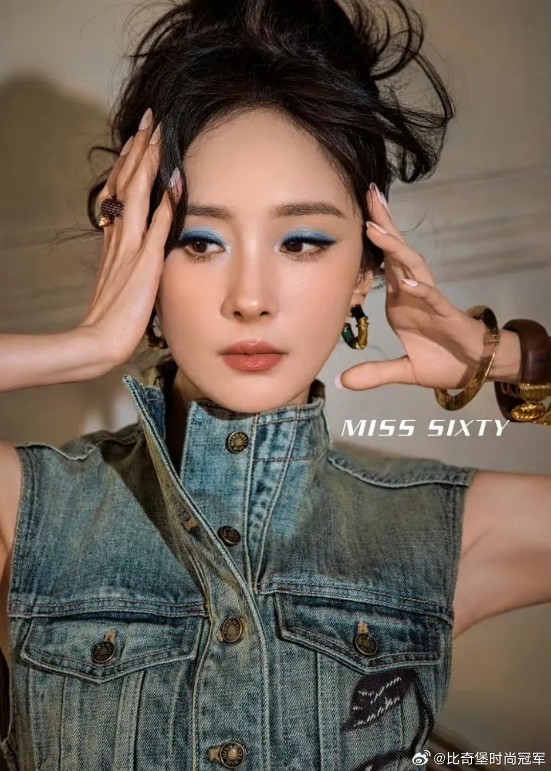 杨幂代言的品牌给她拍的图，都是为她量身制造的一样，超级适配，和品牌契合度高，天然