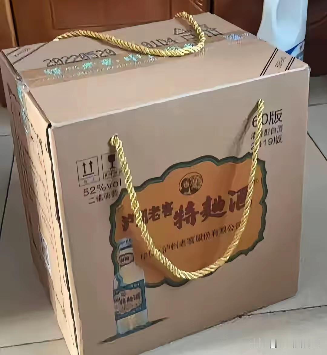 今天礼拜五，也可以说是周末，前天就约定好的，今天晚上请开发区管委会几位领导小聚，