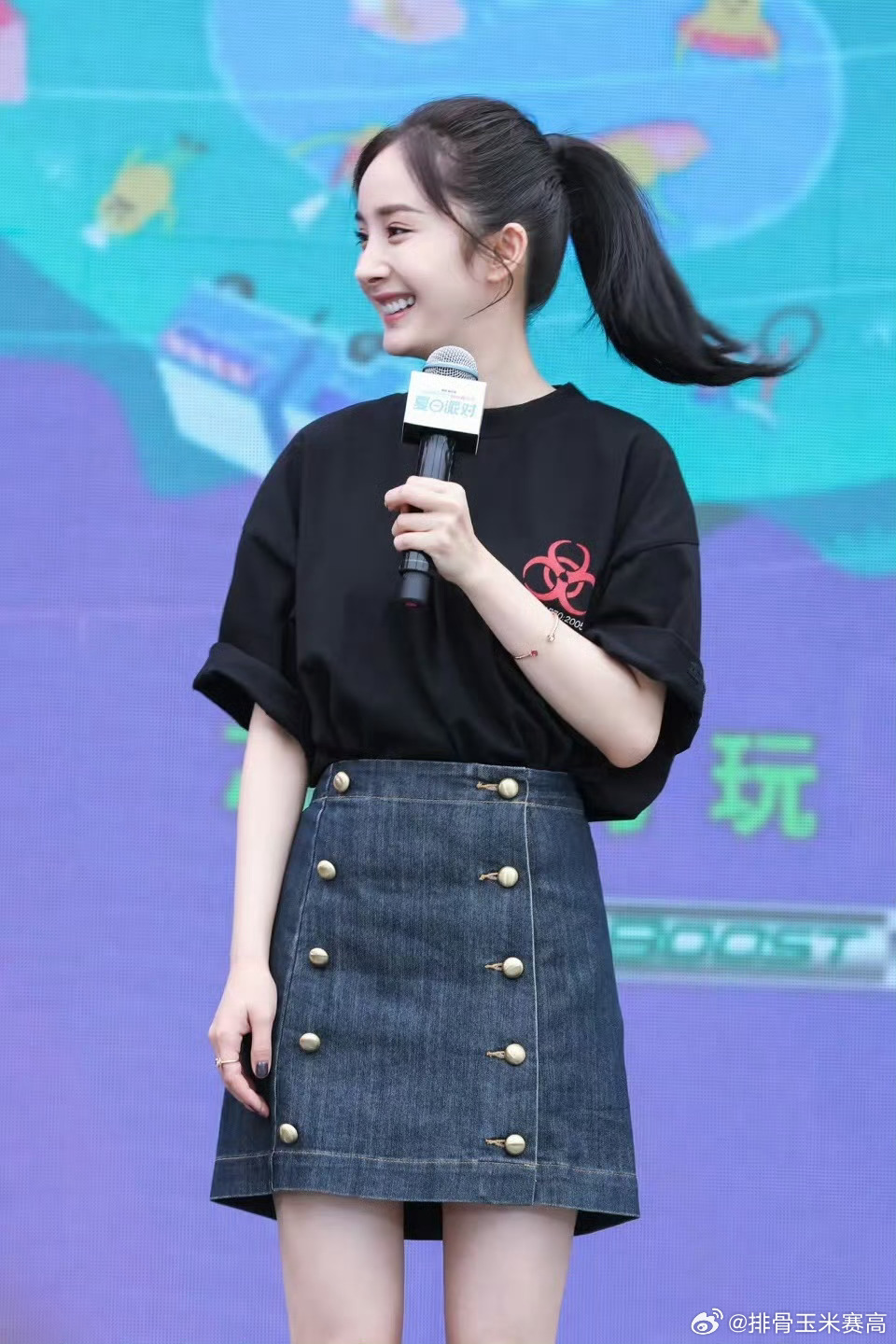 杨幂认真和调皮模式切换中杨幂状态切换超丝滑！拍戏专注严谨超专业，一停机立马调皮唠
