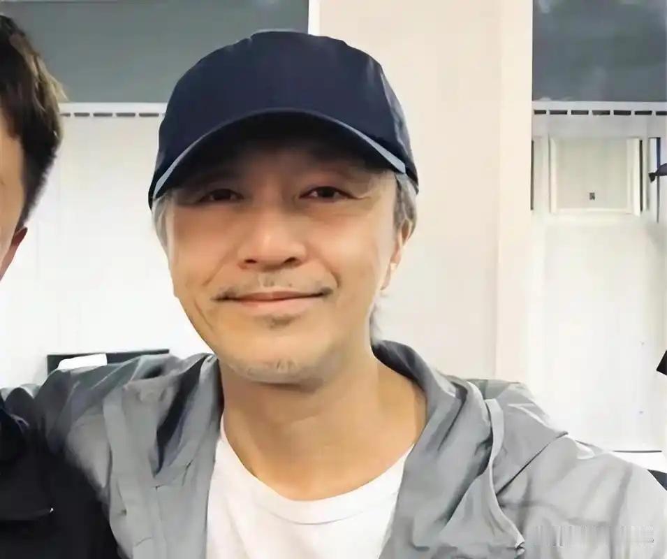 周星驰已经很难再叫动圈内人捧场了！不是因为他过气了，而是这么多年他太“独”，没心