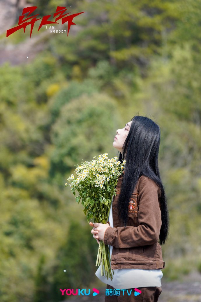 #王影璐贴头皮造型# 王影璐也太有气质了，这个贴头皮的造型完全没有翻车，真的好有