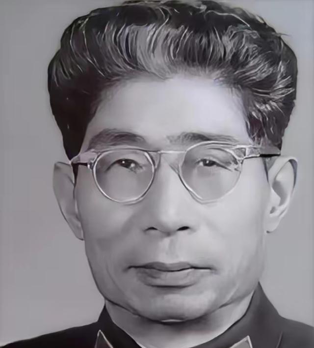 1967年，许世友到北京开会，一开国上将笑着和他打招呼，他理都不理，对方只能尴尬