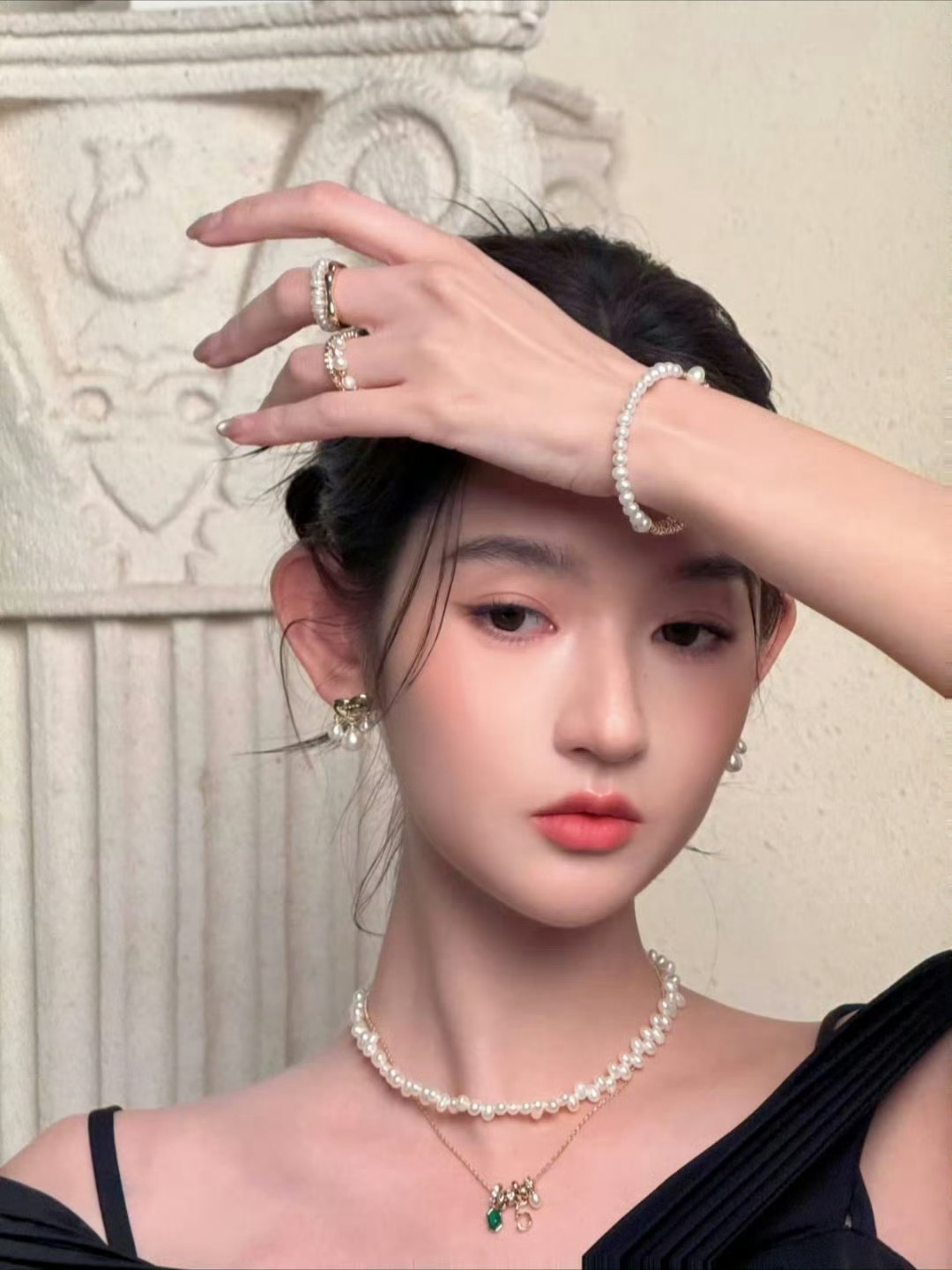 王玉雯下车门摔倒 她怎么这么漂亮可爱，从来没有营销过她的美貌 ​​​