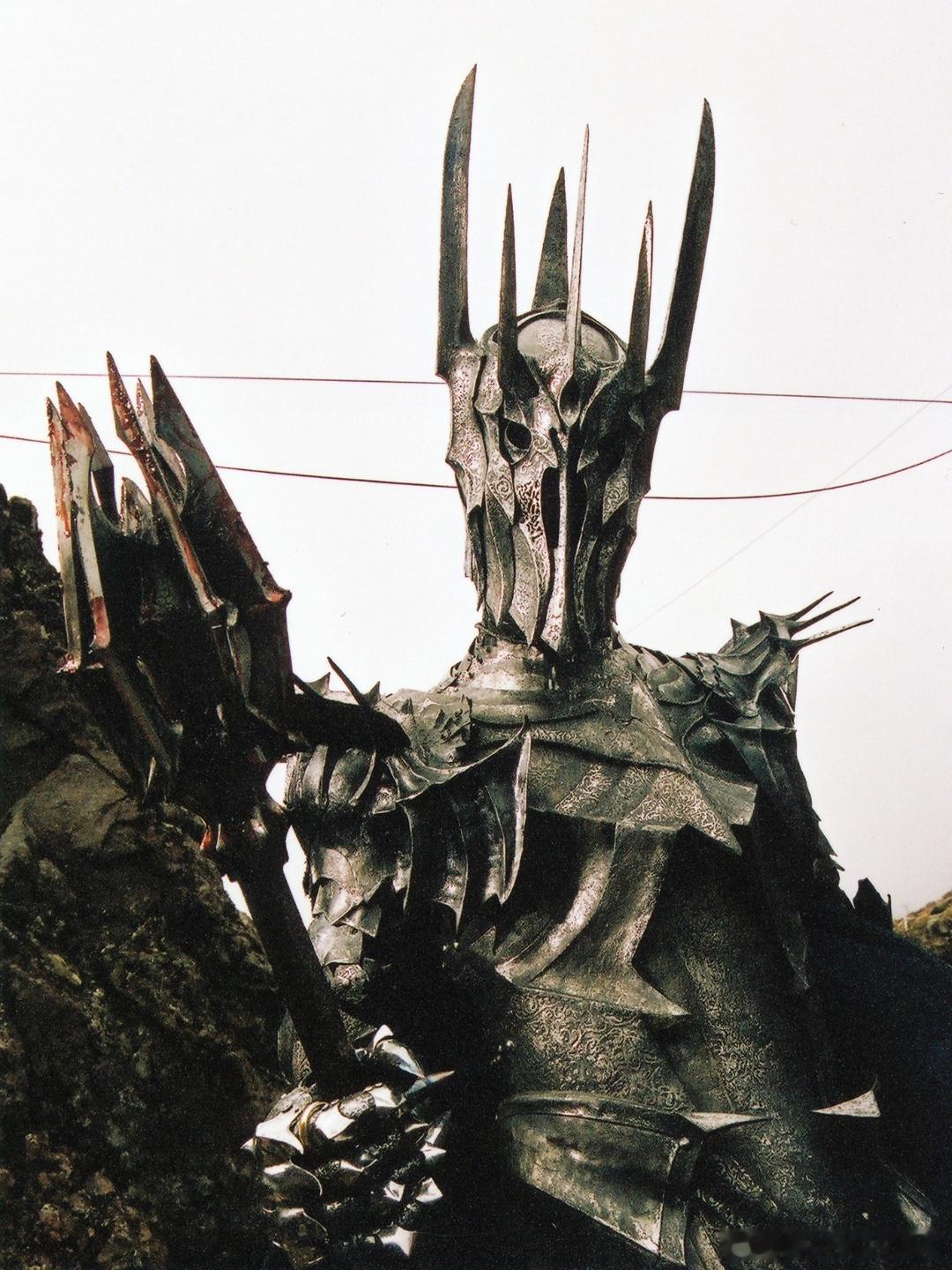 维塔工作室又公开了一张指环王的幕后照“在魔多之地，末日火山的烈焰之中，黑暗魔君索