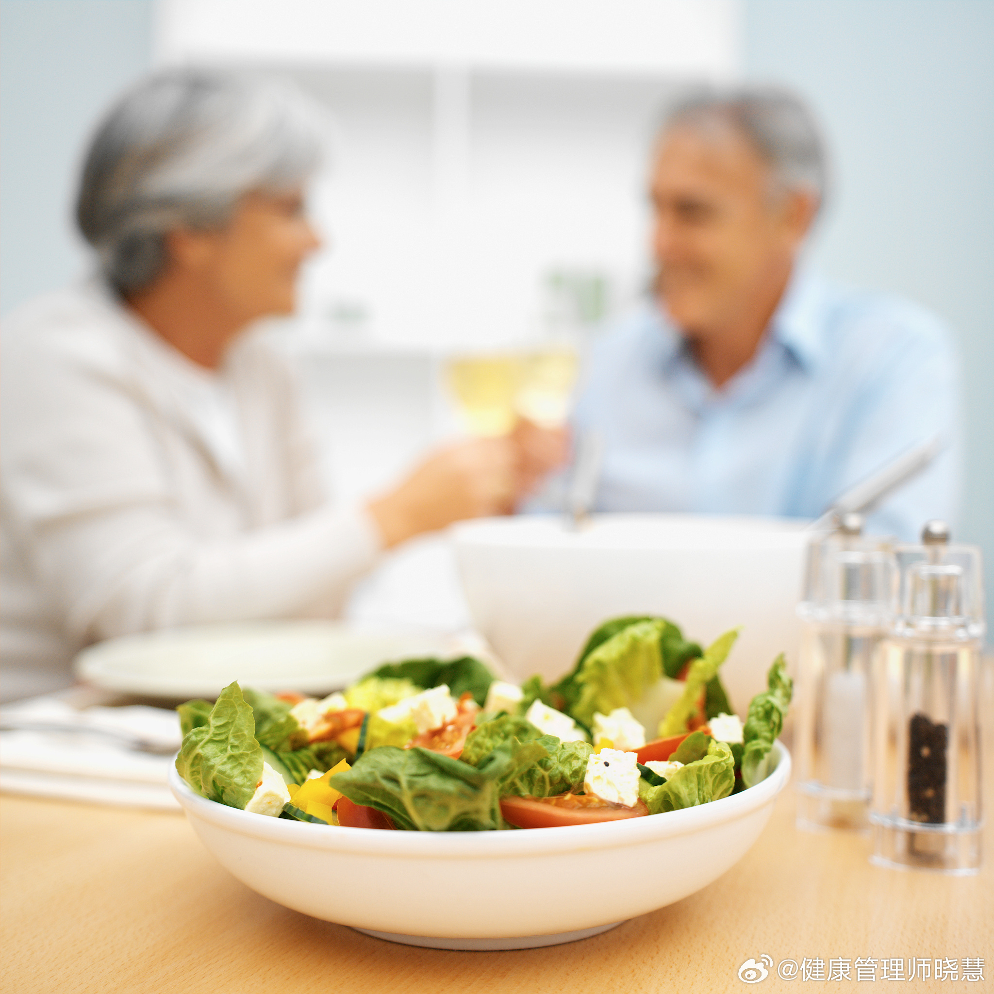 老年人多吃这10种碱性食物健闻登顶计划 很多老年人认为“吃得清淡=喝粥配咸菜”，